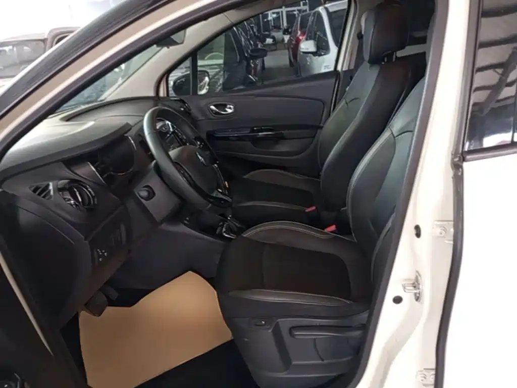 Renault Captur — миниатюра 15