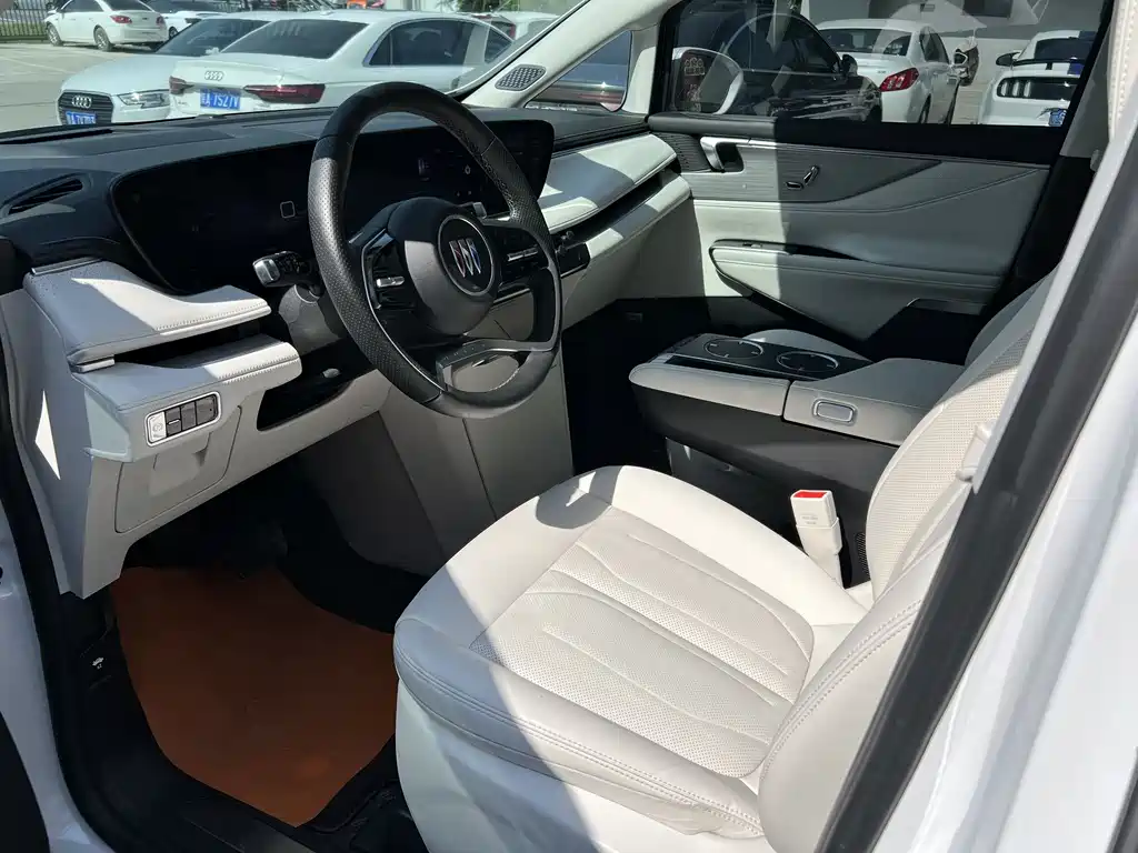 Buick GL8 2024 Premium 7 мест
