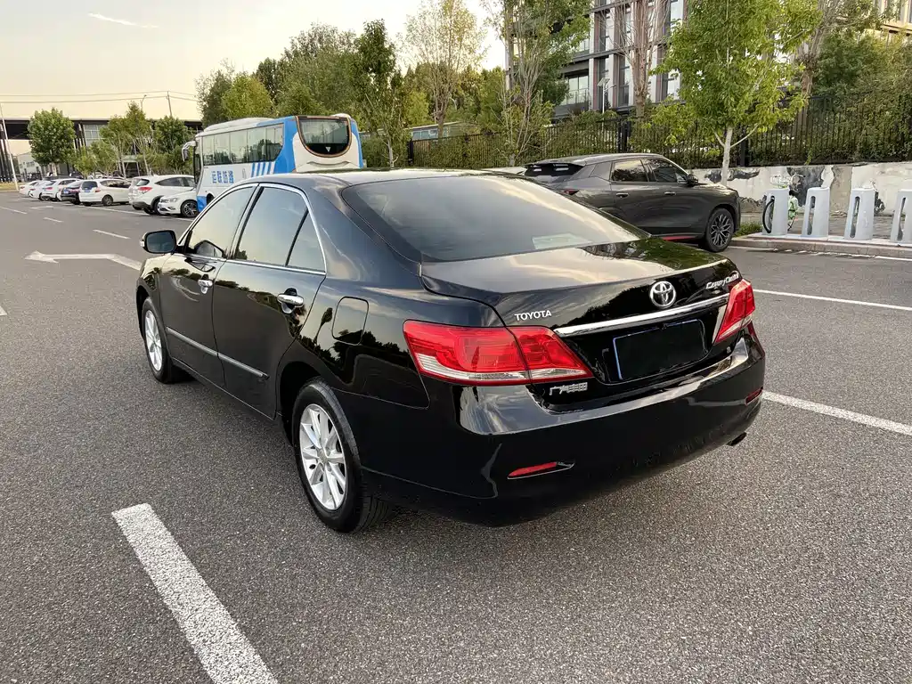 Toyota Camry — миниатюра 6