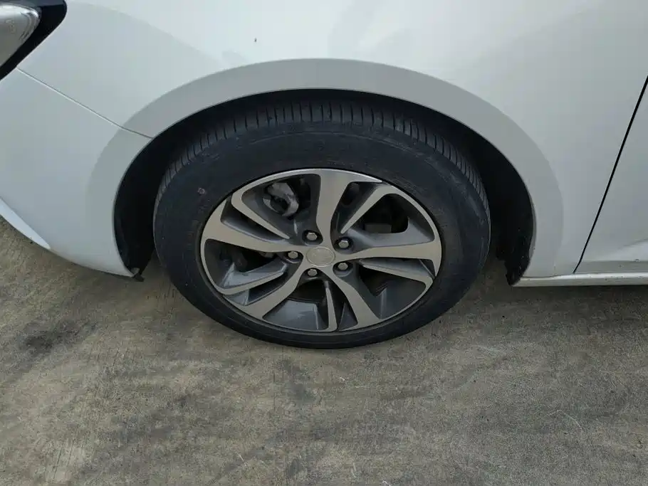 Buick Verano — миниатюра 6