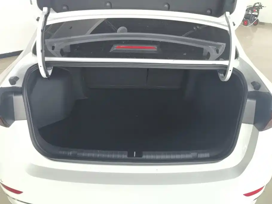 Geely Emgrand — миниатюра 4