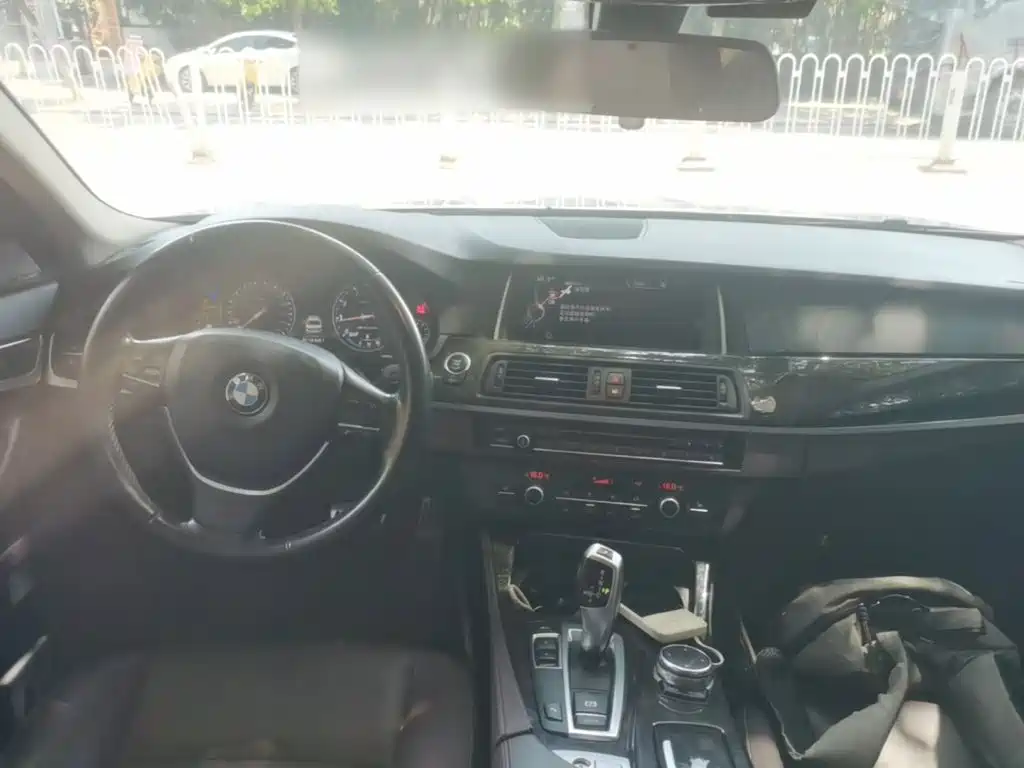 BMW 5 Series — миниатюра 10