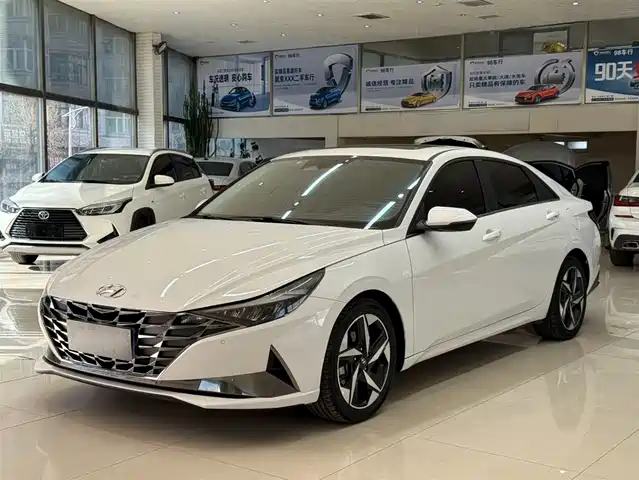 HYUNDAI ELANTRA