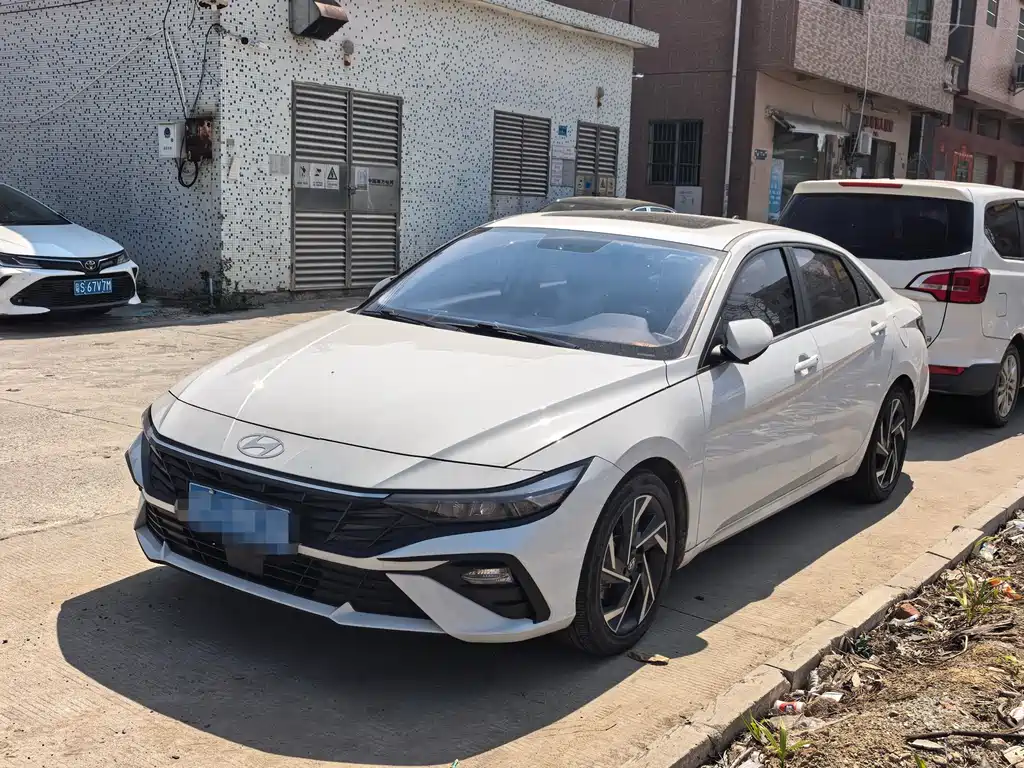 Hyundai Elantra 2025