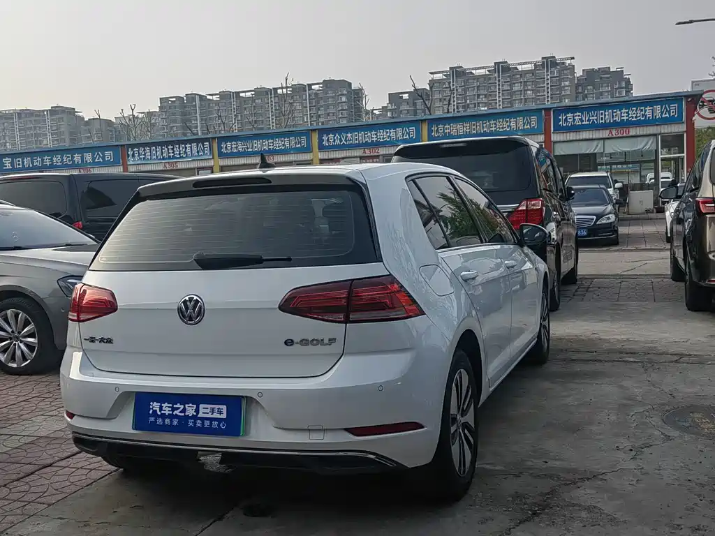 Volkswagen Golf EV — миниатюра 12