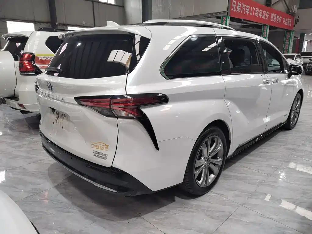 TOYOTA SIENNA