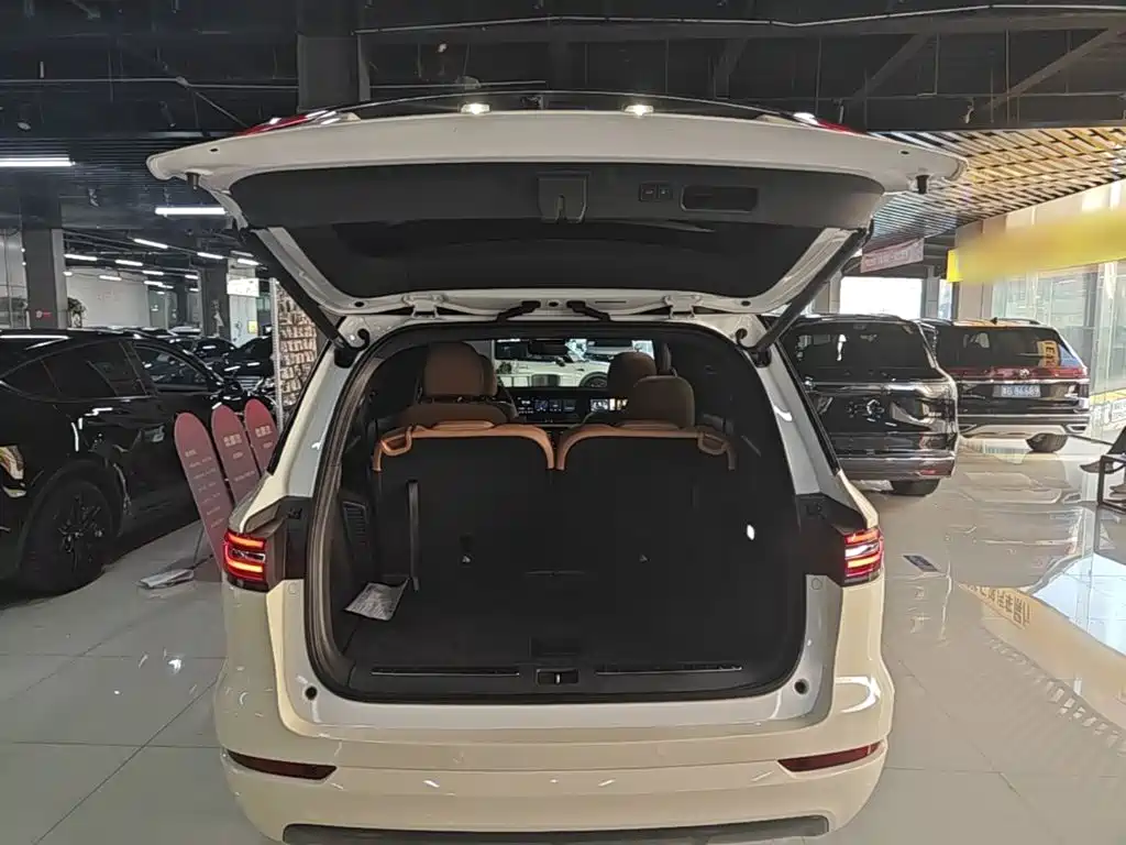 Li Auto Li ONE — миниатюра 19