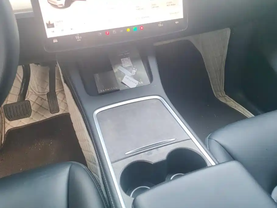 Tesla Model Y — миниатюра 16