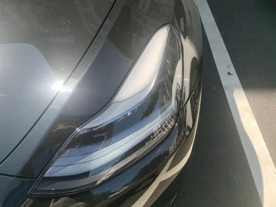 Tesla Model Y — миниатюра 5