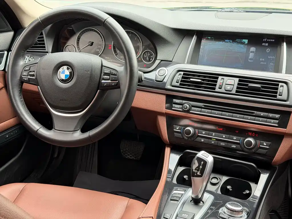 BMW 5 Series — миниатюра 19