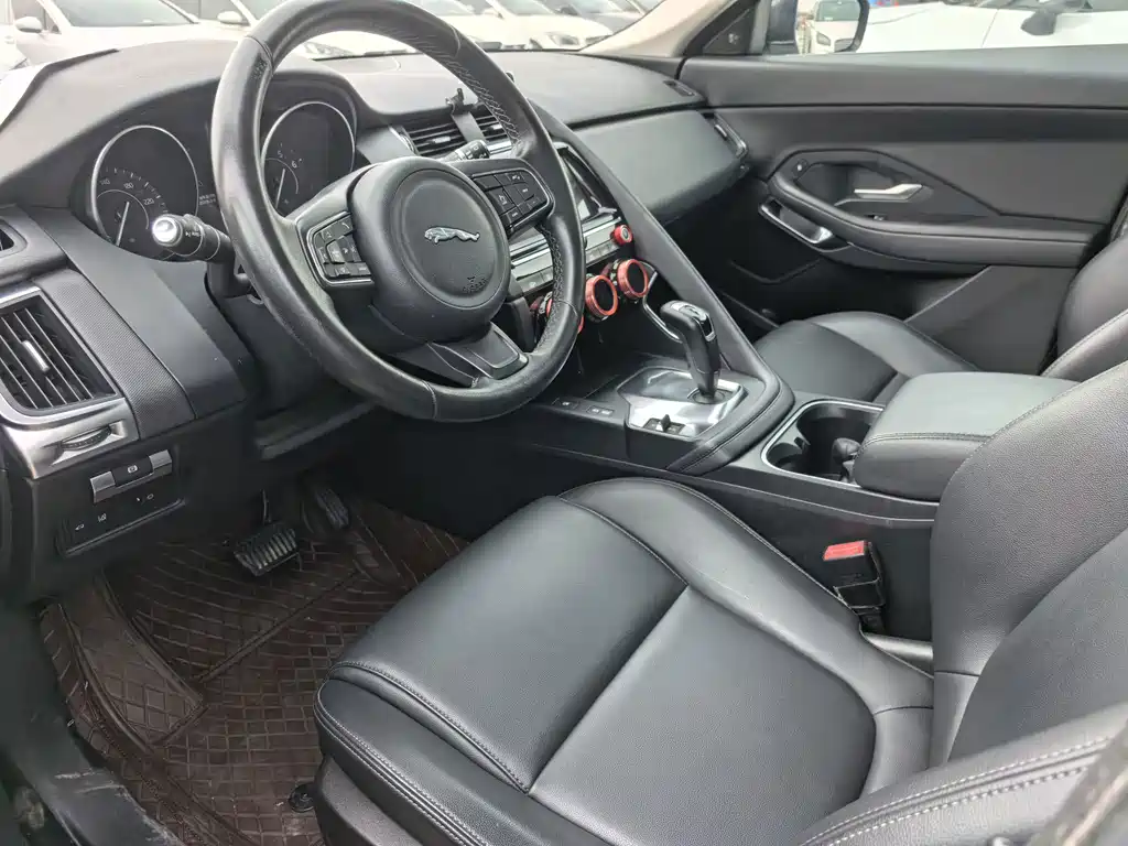 Jaguar E-PACE — миниатюра 4