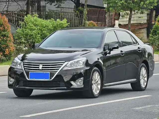 2013 Toyota Crown