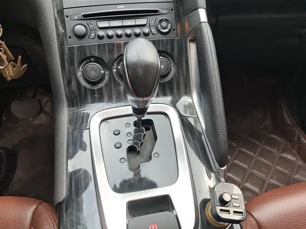 Peugeot 3008 2015 2.0L AT