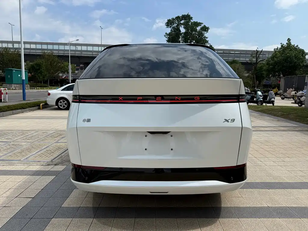 XPeng X9 — миниатюра 16