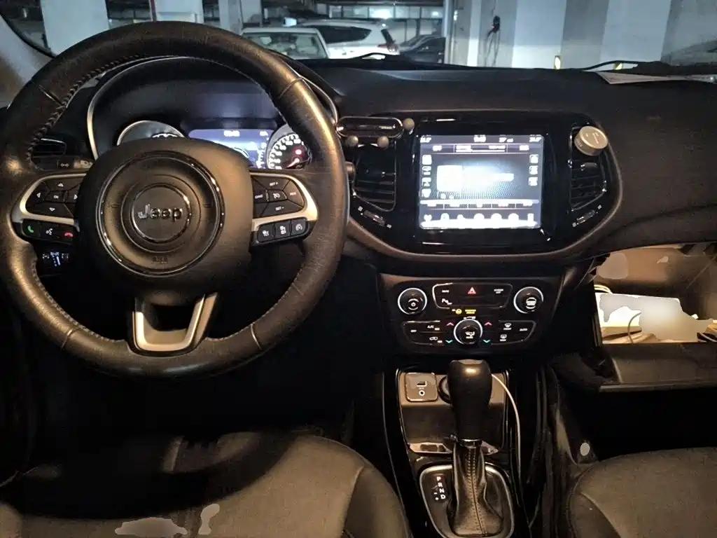 Jeep Compass — миниатюра 5