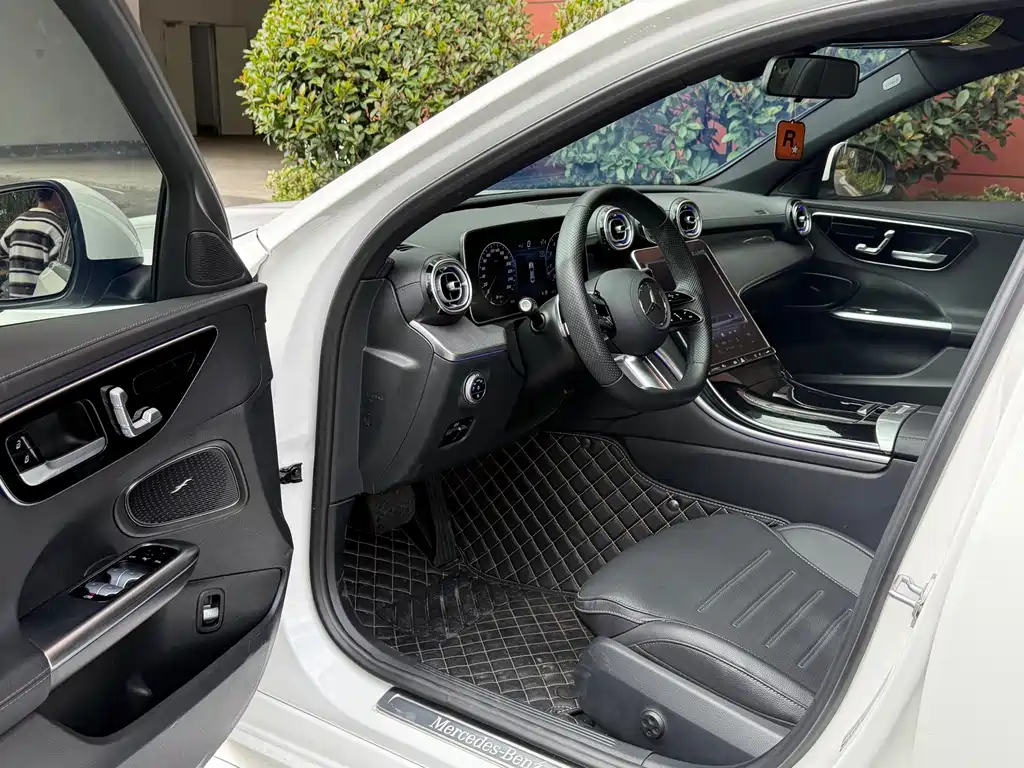 Mercedes-Benz C-Class — миниатюра 4