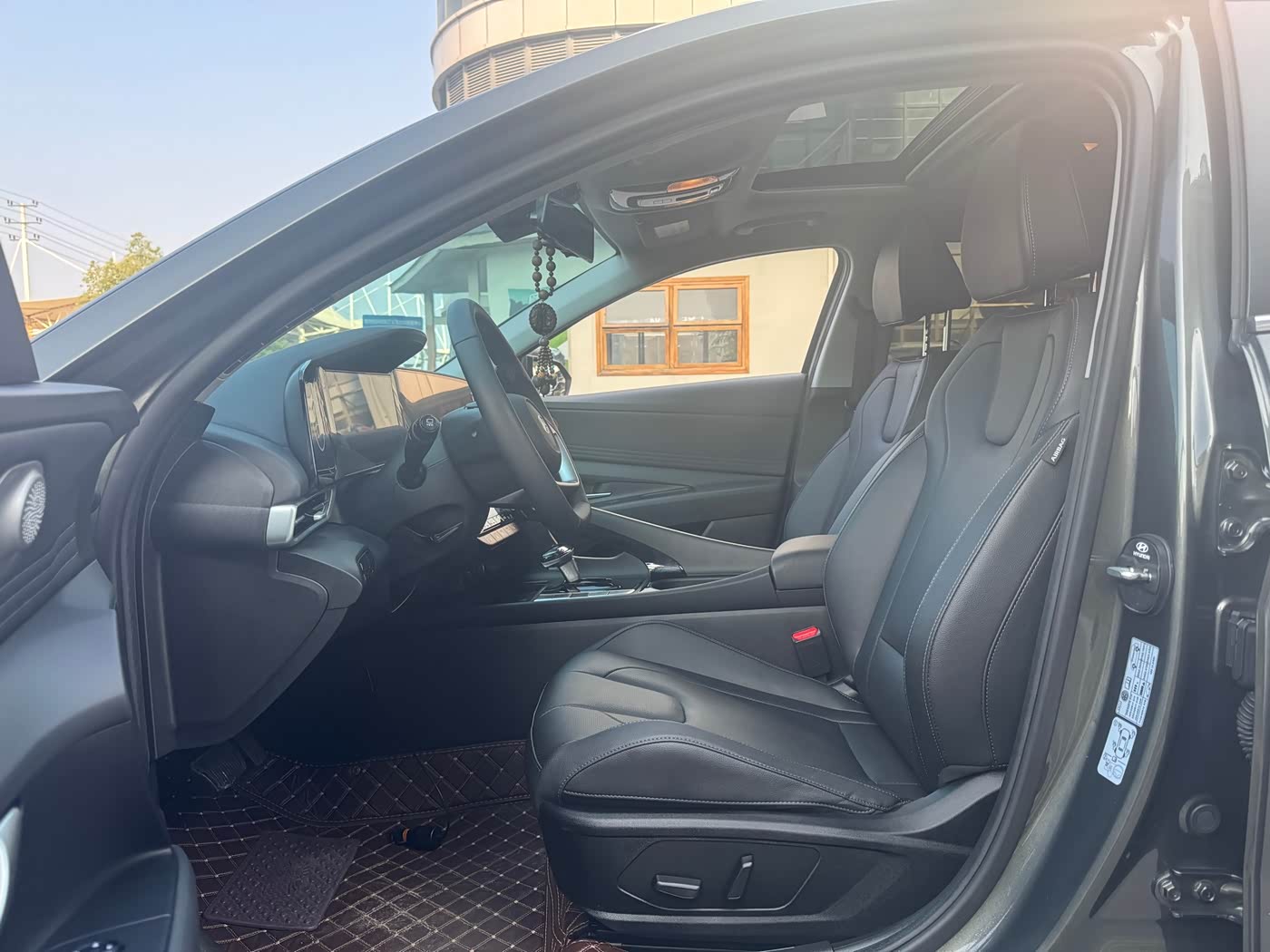 Haval Haval M6 1.5 л 2024 г. Серебристо-серый, пробег 34000 км