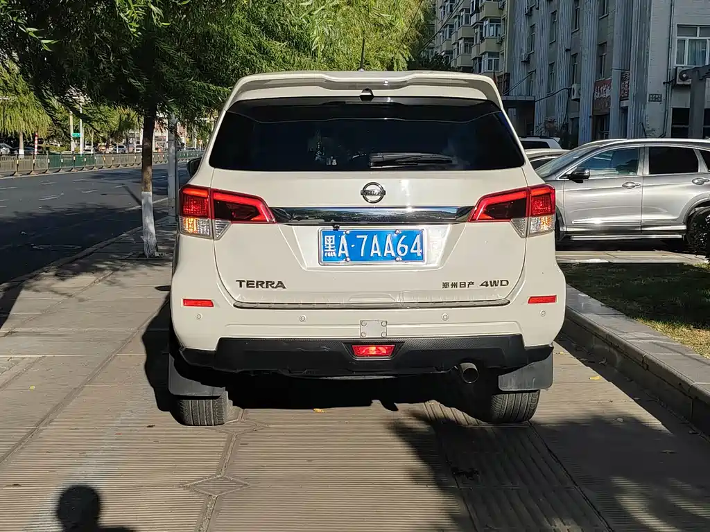 Nissan Terra — миниатюра 4