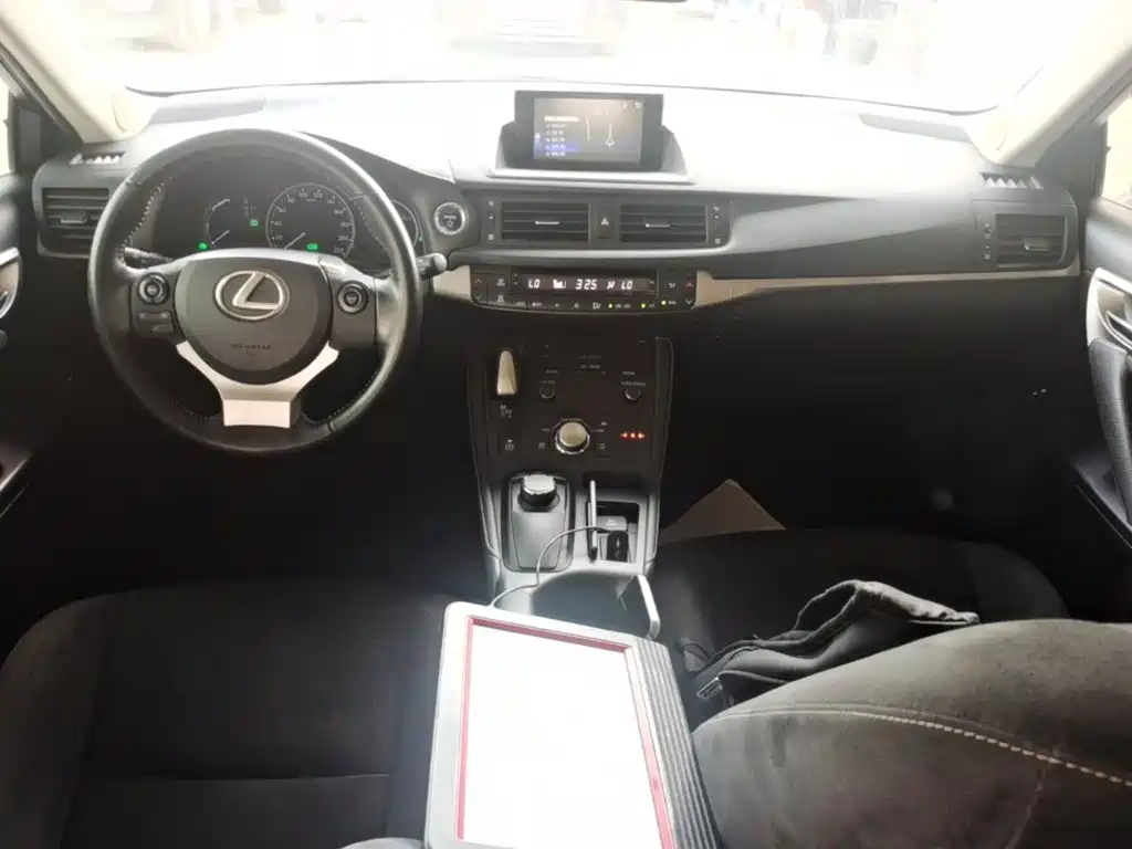 Lexus CT — миниатюра 10