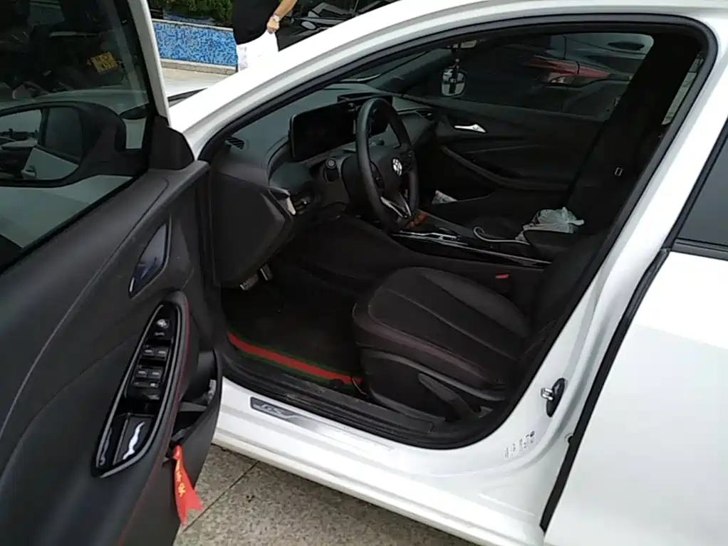 Buick Verano — миниатюра 15