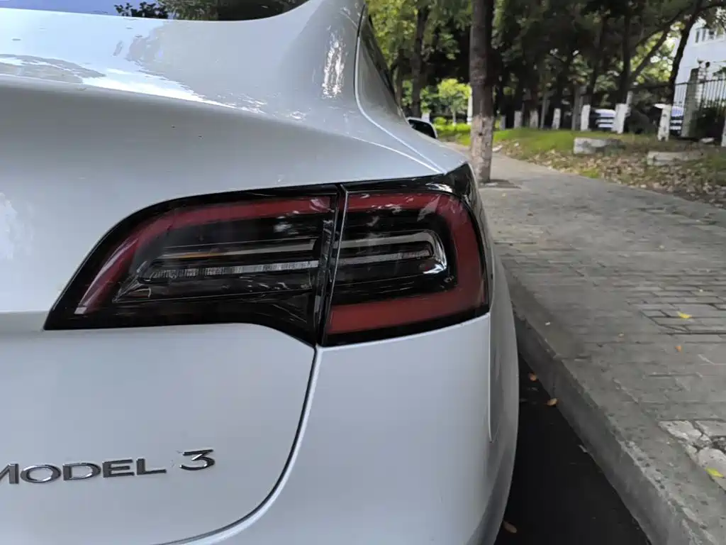 Tesla Model 3 — миниатюра 8