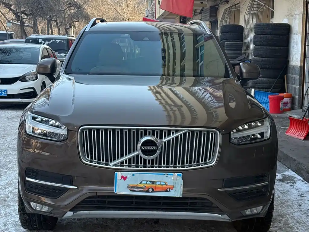 VOLVO XC90