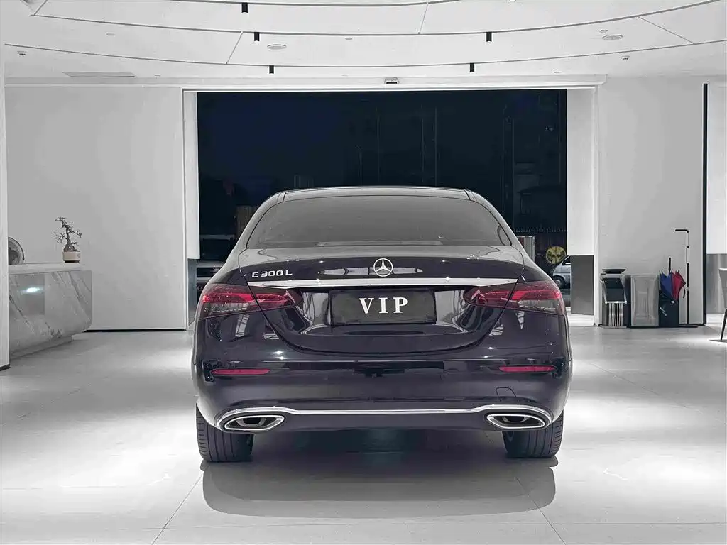 Mercedes-Benz E-Class — миниатюра 8