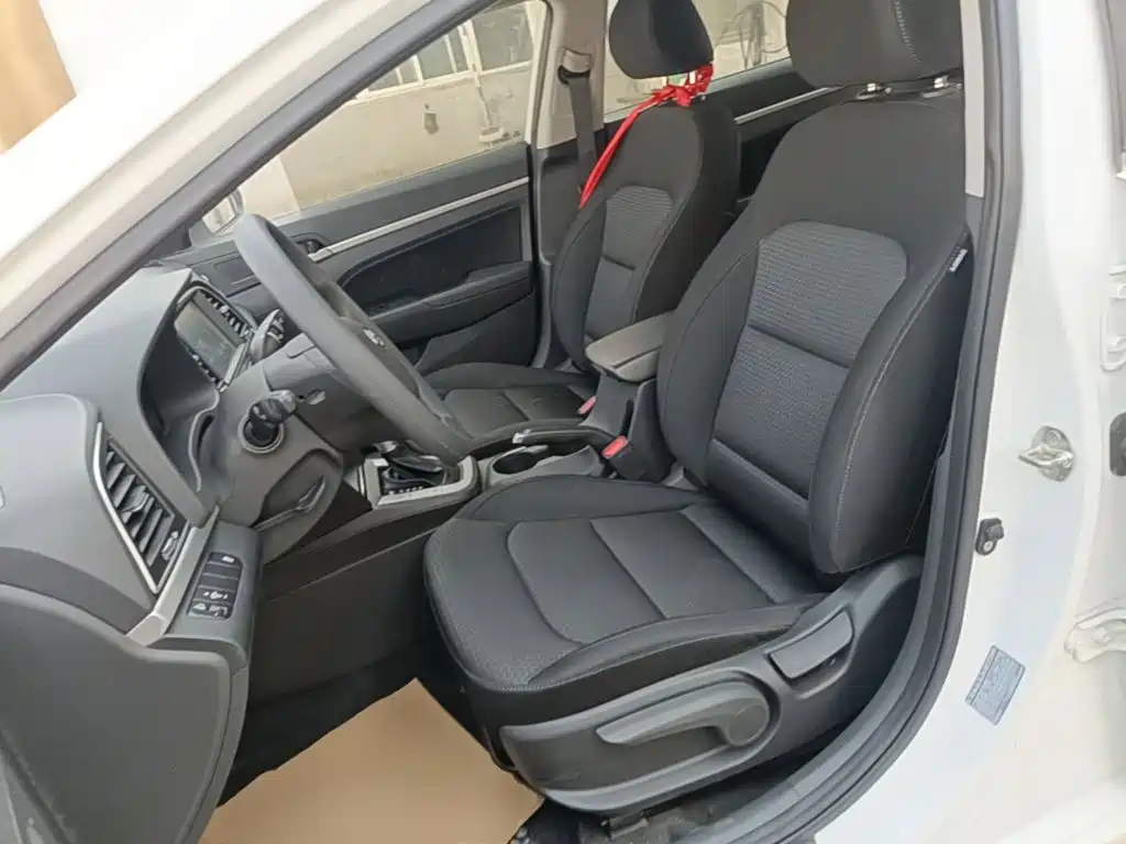Hyundai Elantra — миниатюра 15