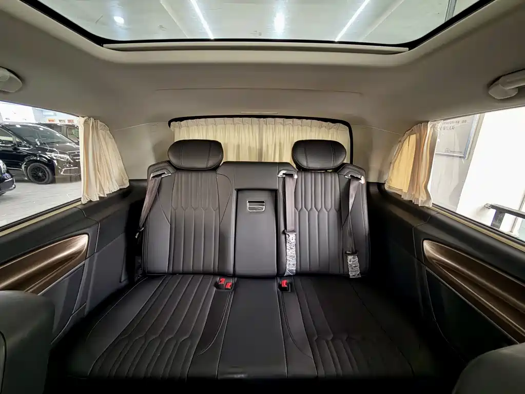 Mercedes-Benz V-Class — миниатюра 16