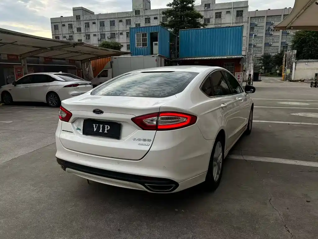 Ford Mondeo — миниатюра 9