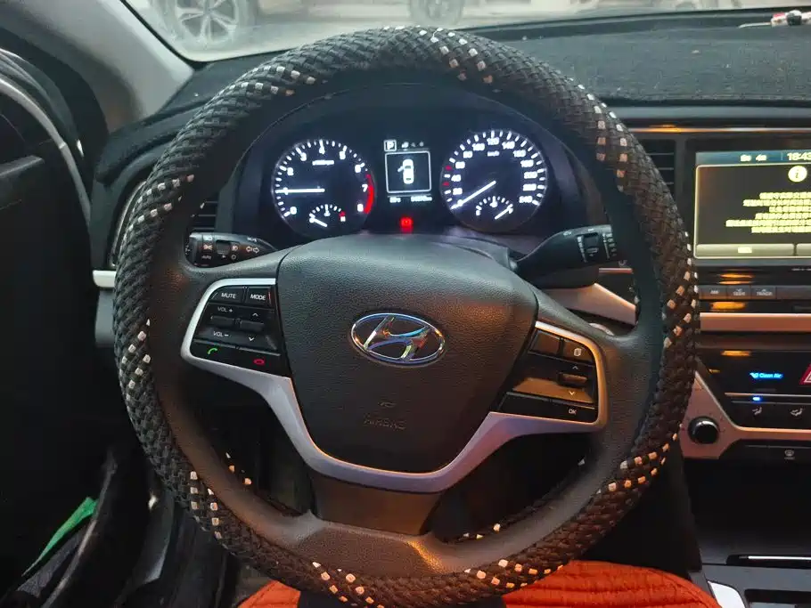 Hyundai Elantra — миниатюра 15