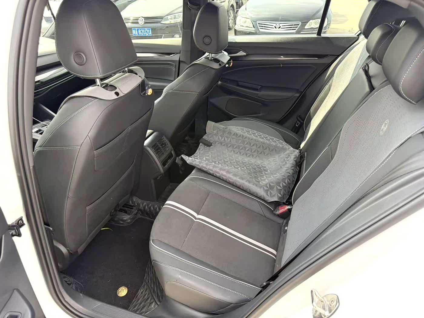 Volkswagen Golf 1.4 л 2022 г. Белый, пробег 33000 км
