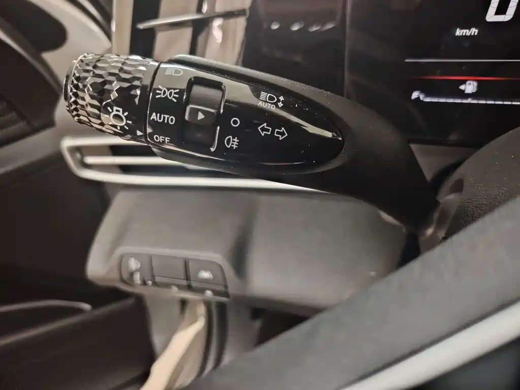 Hyundai Elantra — миниатюра 10