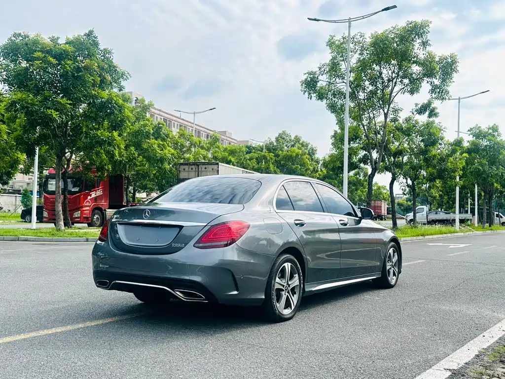 Mercedes-Benz C-Class — миниатюра 6