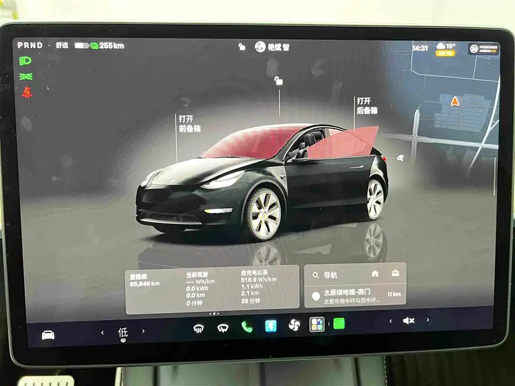 Tesla Model Y — миниатюра 9