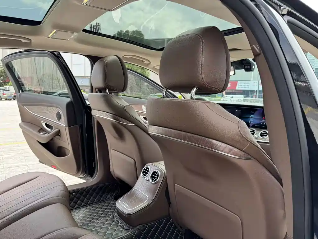 Mercedes-Benz E-Class — миниатюра 20
