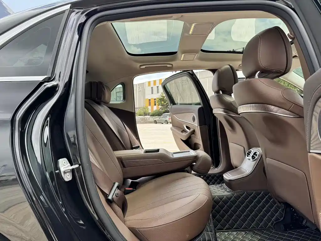 Mercedes-Benz E-Class — миниатюра 21