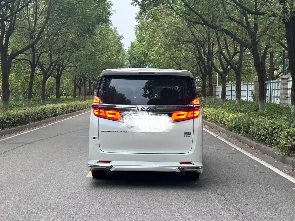 Toyota Vellfire — миниатюра 3