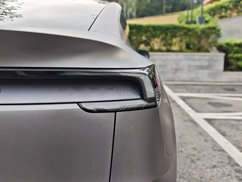 Tesla Model Y — миниатюра 31