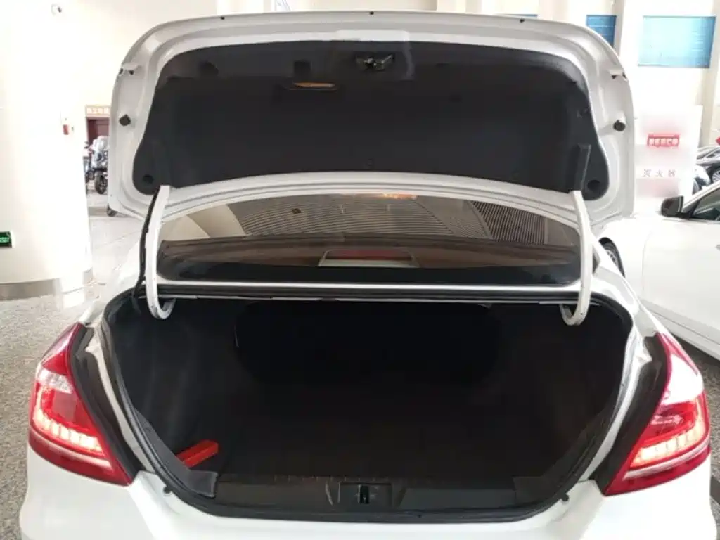 Geely Emgrand — миниатюра 19