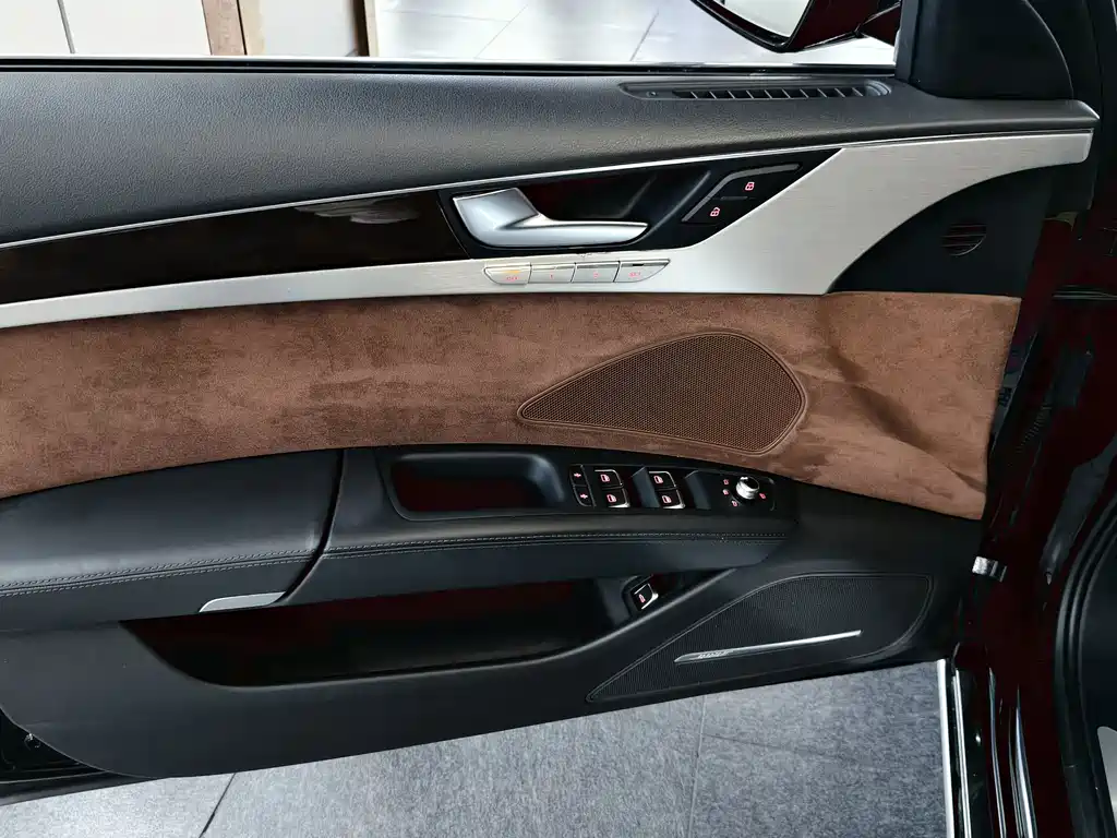 Audi A8 — миниатюра 7