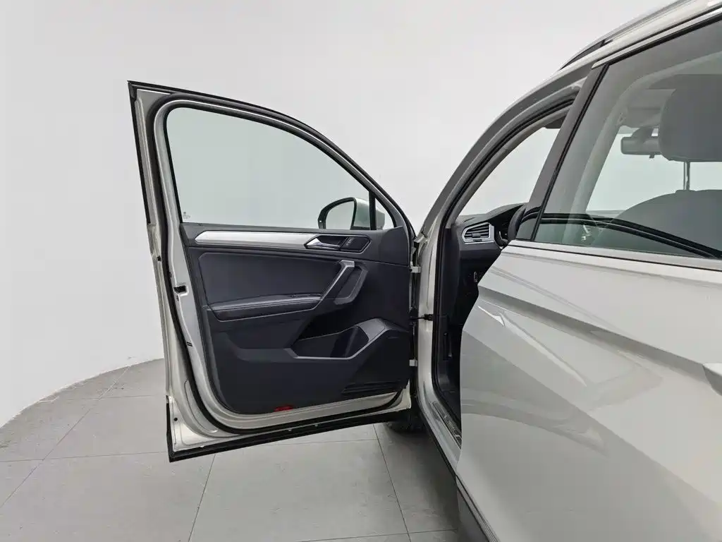 Volkswagen Tiguan L — миниатюра 8