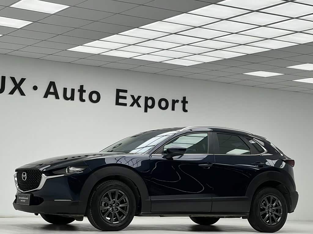 Mazda CX-30 2.0 л 2022 г. Голубой, пробег 8000 км