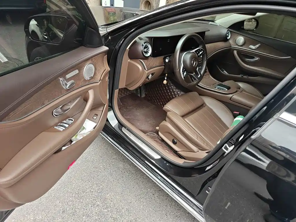Mercedes-Benz E-Class — миниатюра 17