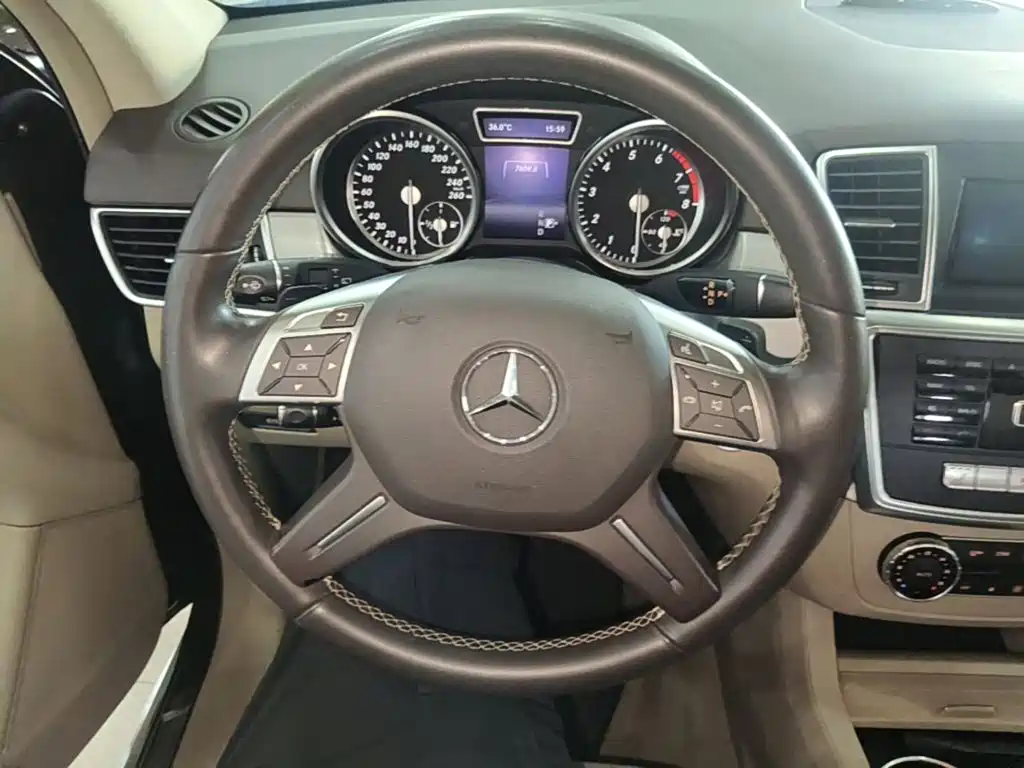 Mercedes-Benz M-Class — миниатюра 11
