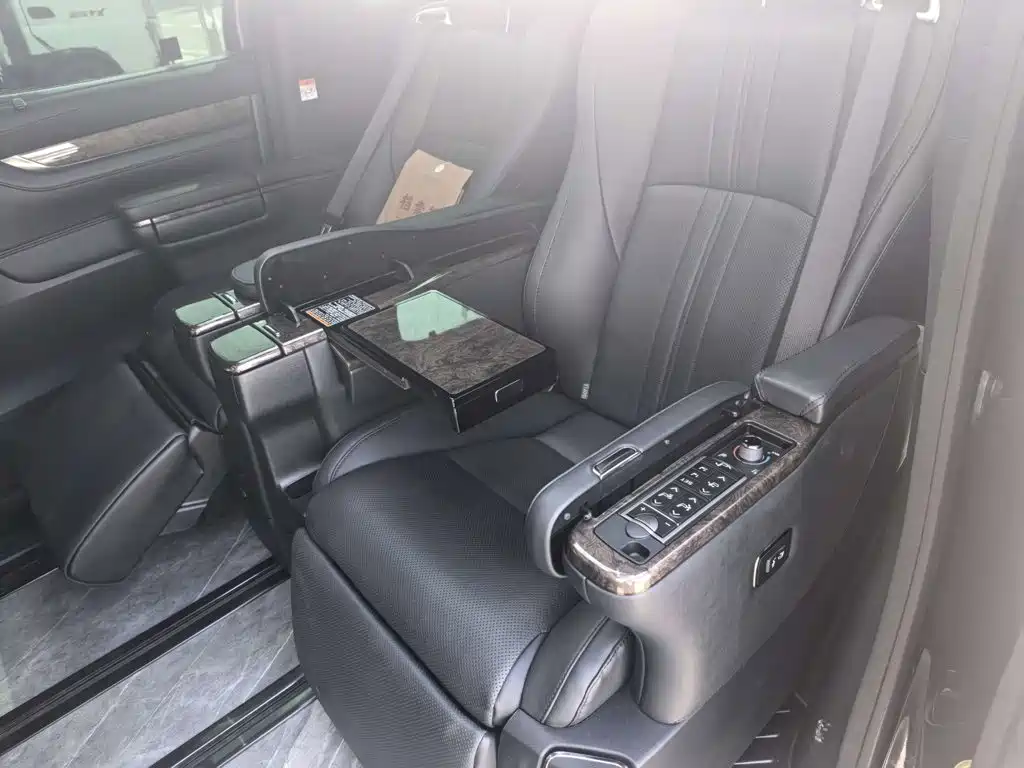 Toyota Vellfire — миниатюра 5
