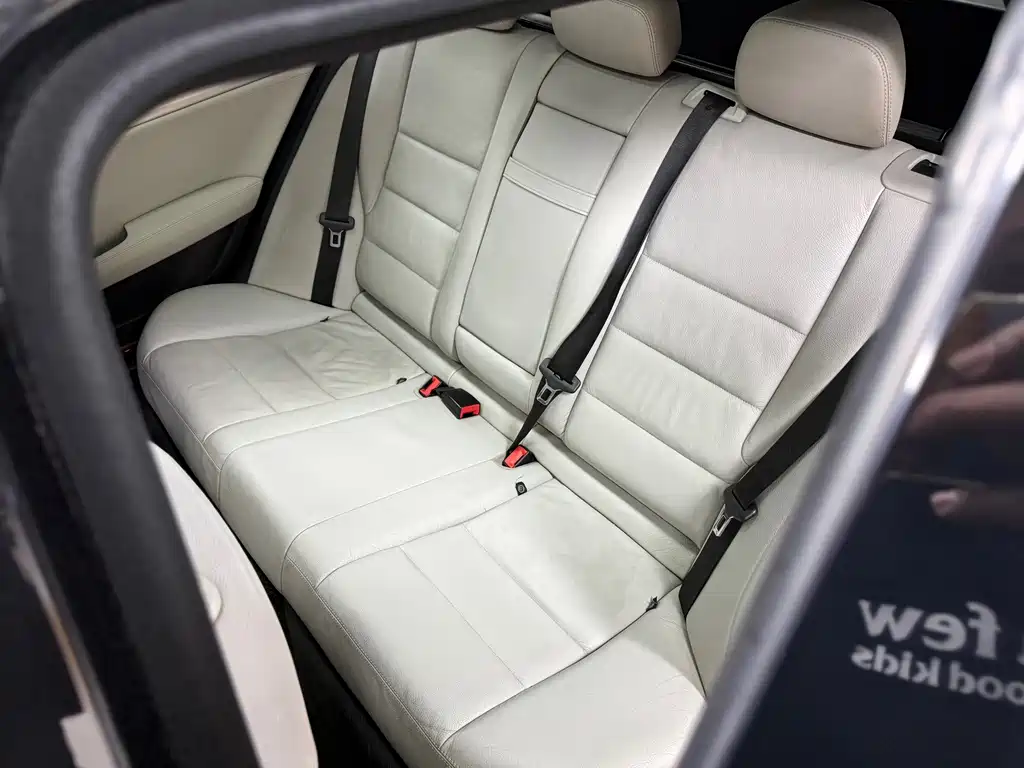 Mercedes-Benz C-Class (Import) — миниатюра 12