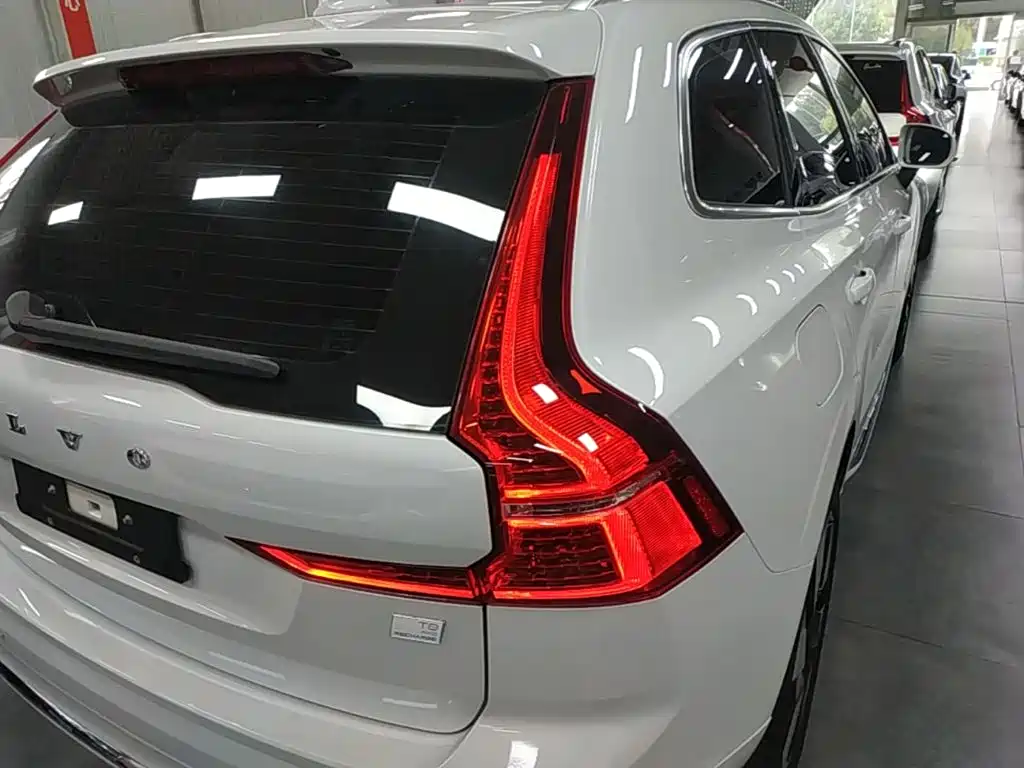 Volvo XC60 PHEV — миниатюра 8