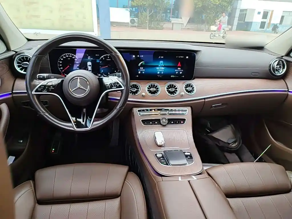 Mercedes-Benz E-Class — миниатюра 10