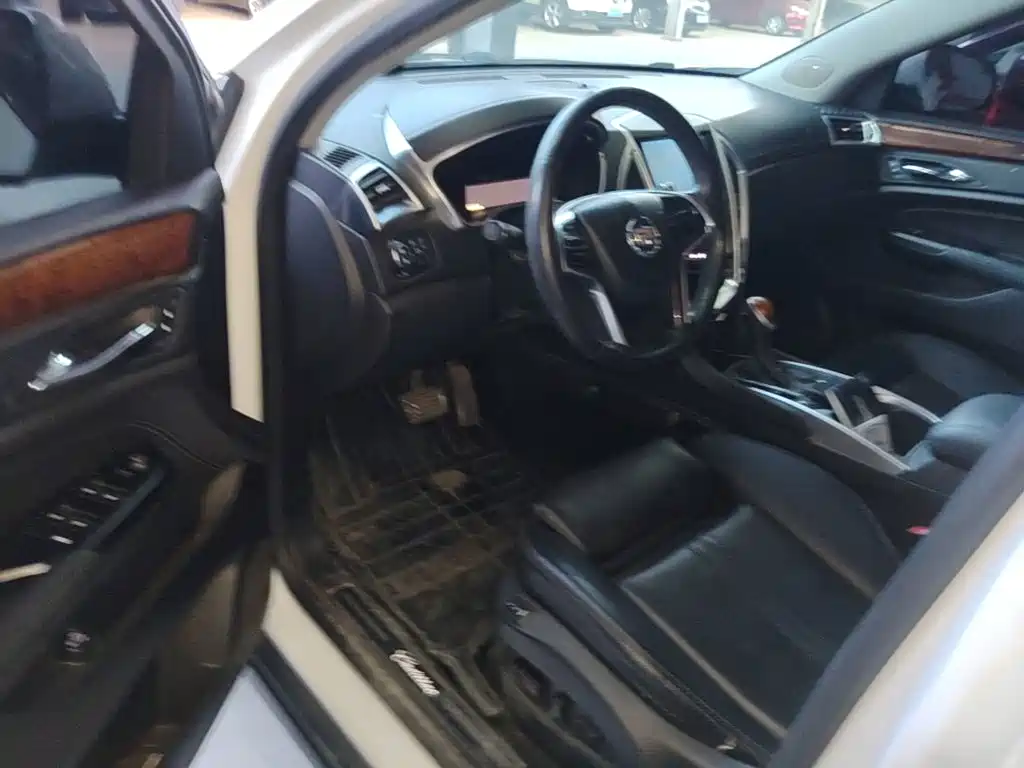 Cadillac SRX — миниатюра 16